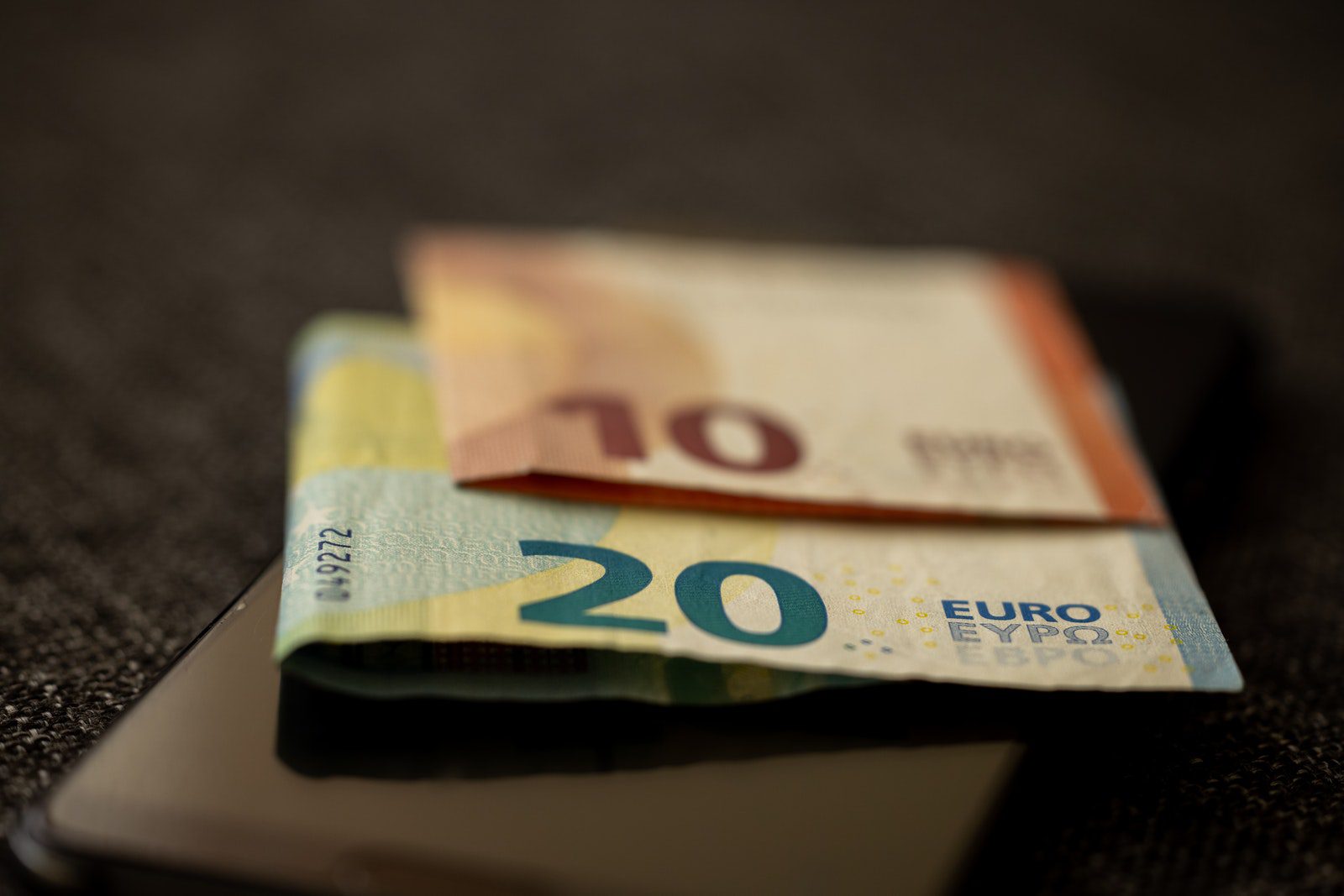 10 and 20 Euro Banknotes